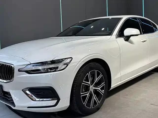 Volvo S60 2025 B4 Zhiyi Luxury Edition
