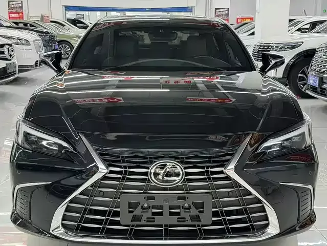 Lexus Es 2025 300h Premium Edition