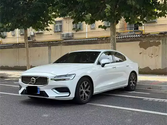 Volvo S60 2026 B4 Zhiyi Luxury Edition