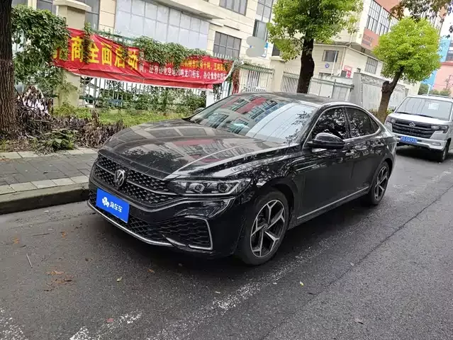 Passat 2025 Outstanding Model 380tsi Starry Sky Dragon Edition